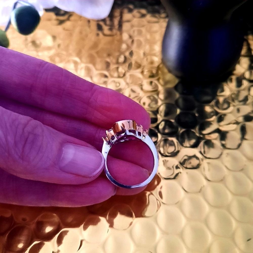 VINTAGE Crystal and Goldtone Ring FEMININE - Picture 3 of 7